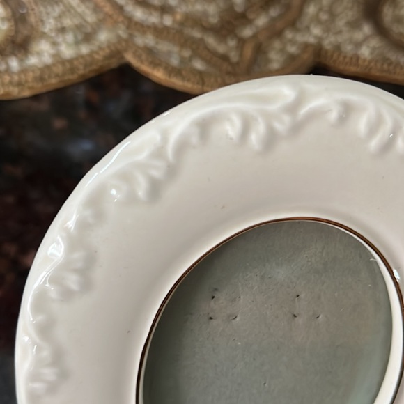 Small Oval Cream Color Floral Picture Frame - Picture 5 of 9